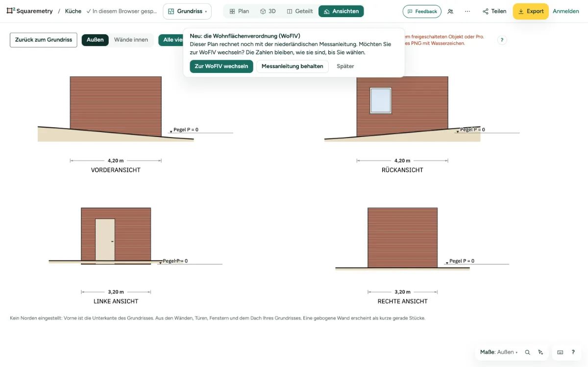 Die Vorderansicht eines Hauses am Hang: Das Gelände fällt entlang der Fassade ab.