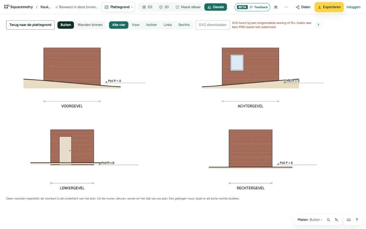 De voorgevel van een huis op een helling: de grond loopt af langs de gevel.